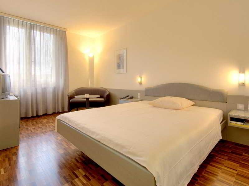Hotel Fly Away Kloten Pokój zdjęcie
