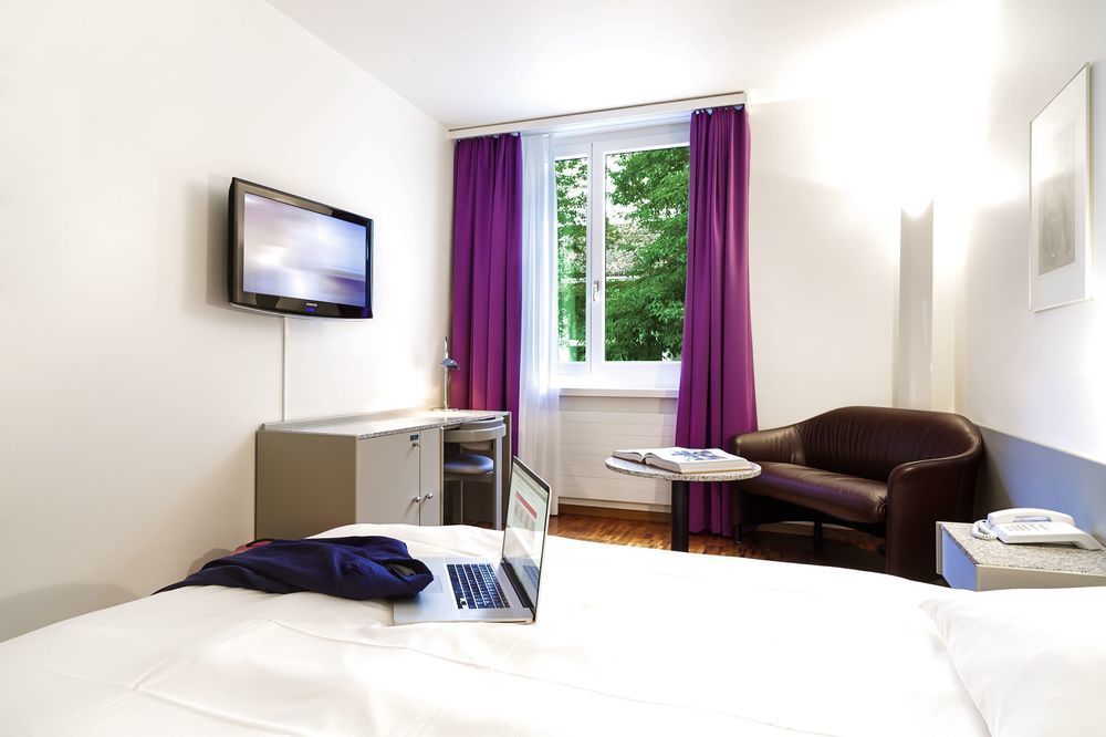 Hotel Fly Away Kloten Zewnętrze zdjęcie