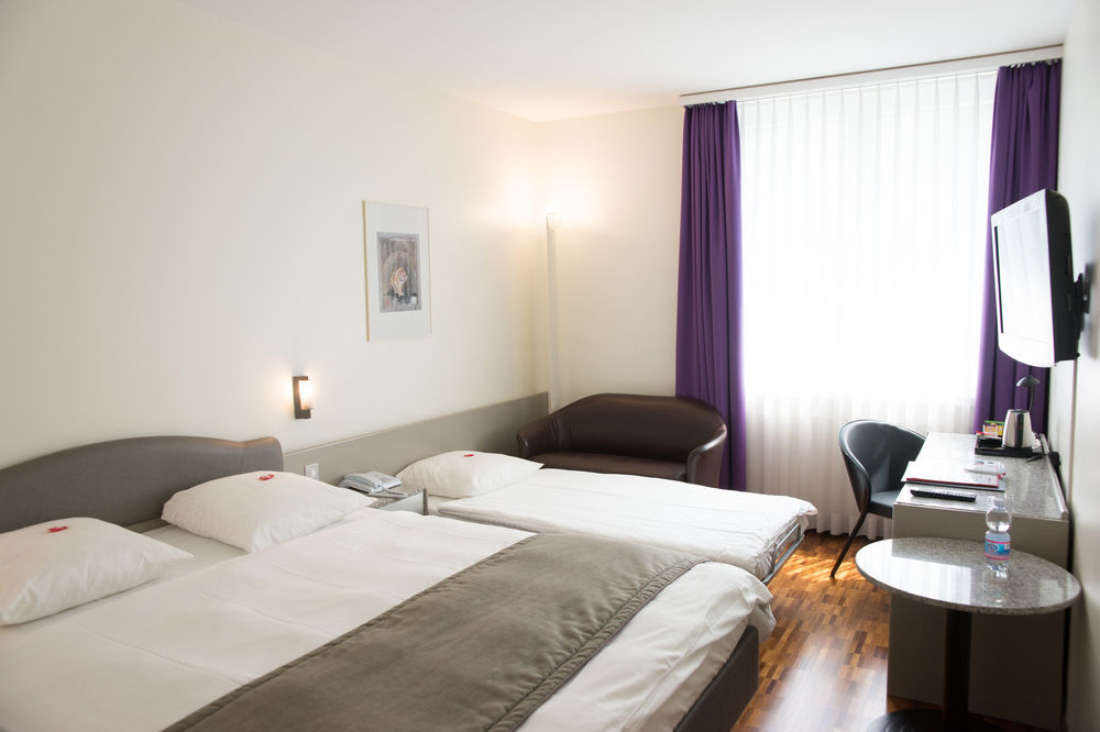 Hotel Fly Away Kloten Zewnętrze zdjęcie